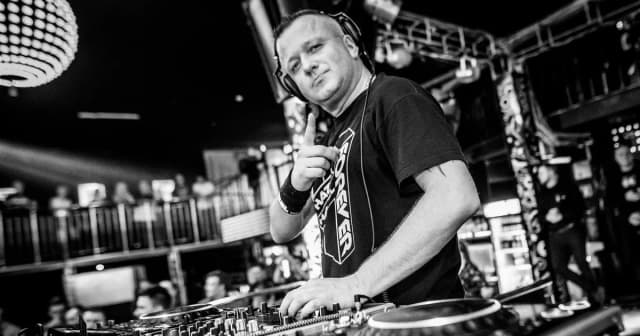 Ile bierze DJ Hazel za występ? Sprawdź, co wpływa na cenę! Ile bierze DJ Hazel za występ? Sprawdź, co wpływa na cenę!