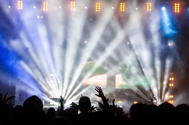 Ile zarabia DJ w klubie? Zaskakujące fakty o wynagrodzeniach Ile zarabia DJ w klubie? Zaskakujące fakty o wynagrodzeniach